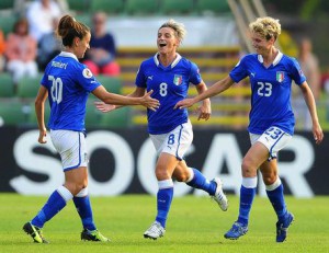 epa03786984 Italy's Melania Gabbiadini (C) celebrates with her teammates Raffaella Manieri (L) and Cecilia Salvai (R) after scoring the 1-0 lead during the UEFA Women's EURO 2013 group A soccer match between Italy and Denmark at Orjans vall in Halmstad, Sweden, 13 July 2013. EPA/BJORN LINDGREN SWEDEN OUT