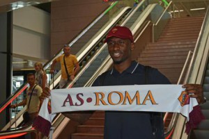Antonio Rudiger, il difensore tedesco acquistato dalla Roma, al suo arrivo all'aeroporto di Fiumicino, 17 agosto 2015. ANSA/ TELENEWS
