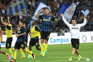 Inter Milan's players celebrate at the end of the Serie A soccer match between Inter Milan and Juventus at the Giuseppe Meazza stadium in Milan, Italy, 18 September 2016. Ansa/Daniel Dal Zennaro