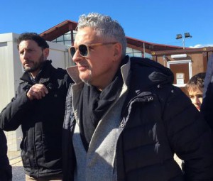 Roberto Baggio in visita ad Amatrice nel giorno del suo cinquantesimo compleanno, 18 febbraio 2017. ANSA